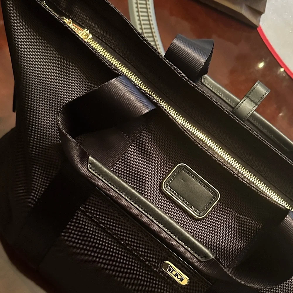Tumi Gold and Black Duffel Bag New Without Tags great for summer travel 🧳 🏖️ ✈️